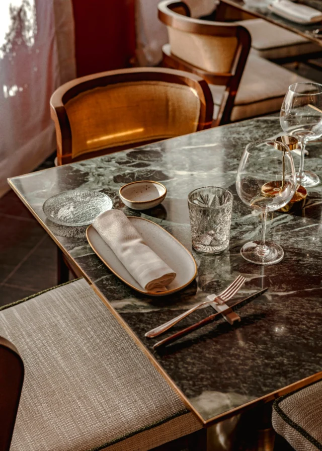 Una mesa, mil historias que contar... Un espacio para perderse, una carta para recordar siempre, un lugar donde el tiempo se detiene y los sentidos toman el protagonismo. 

Una mesa lista para disfrutar de las raíces malagueñas, sin prisa, con la mejor compañía y todo el sabor. ¿Aún no has venido a vernos? 
.
.
A table, a thousand stories to tell... A place to lose yourself, a menu to remember forever, a place where time stands still and your senses take centre stage.

A table ready for you to enjoy the roots of Malaga, without rushing, in the best company and with all the flavour. Haven't you come to see us yet?

➡ De lunes a domingo:
13:30 - 15:30 y 19:30 - 22:30 horas
📆 Reservas: Botón en BIO
📞 951 00 10 20
📌​ Hotel Vincci Selección Posada Del Patio Málaga 5* (C. Pasillo de Sta. Isabel, 7, 29005 Málaga)
➡ restauranteentremuros.com 

#malaga #restaurantesenmalaga #ociomalaga #restaurantesvincci #vinccihoteles